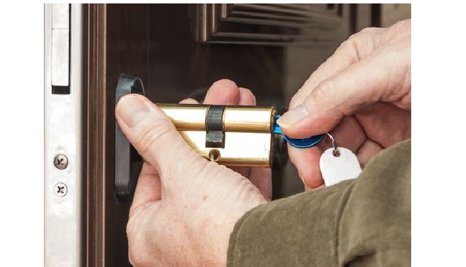 1stResponse Locksmith Watford is a professional locksmith service offering residential, automotive, ...