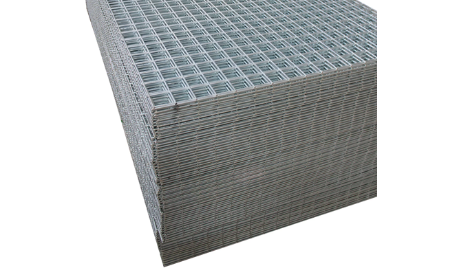Le Panneau grille galva 5mm 100 x 200 cm est conçu pour des projets où la résistance et la durabilit...