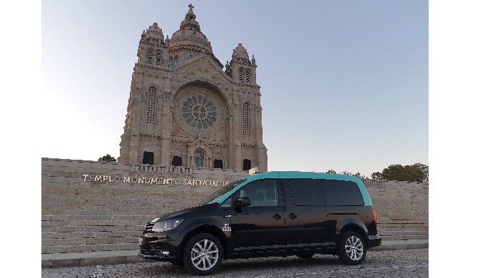 Somos uma empresa de transporte em táxi situada em Viana do Castelo, com viaturas de 5, 7 e 9 lugare...