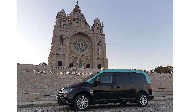 Somos uma empresa de transporte em táxi situada em Viana do Castelo, com vi...