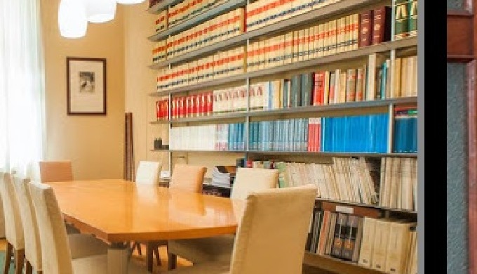 -Constitución de sociedades. -Asesoramiento en materia de transformaciones, fusiones, escisiones y o...
