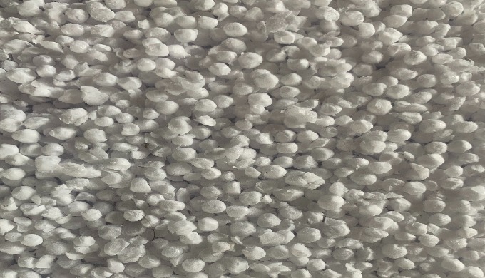 Les billes sont issues de broyage de polystyrène dont la densité est de 15 à 20kg/m3 et ignifugées a...
