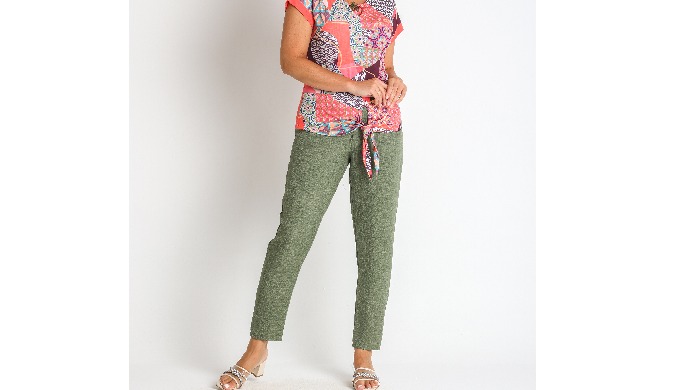 Pantalones de mujer en tejido elástico y suave