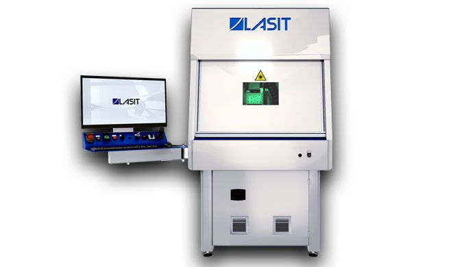 La CompactMark G8 è un marcatore laser con 3 assi di posizionamento che permette di realizzare marca...