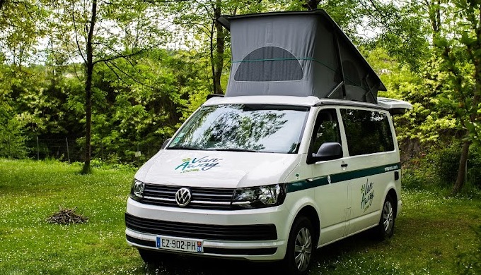 Agence de location de vans aménagés neufs, Lauriane et Dominique vous proposent trois différents veh...