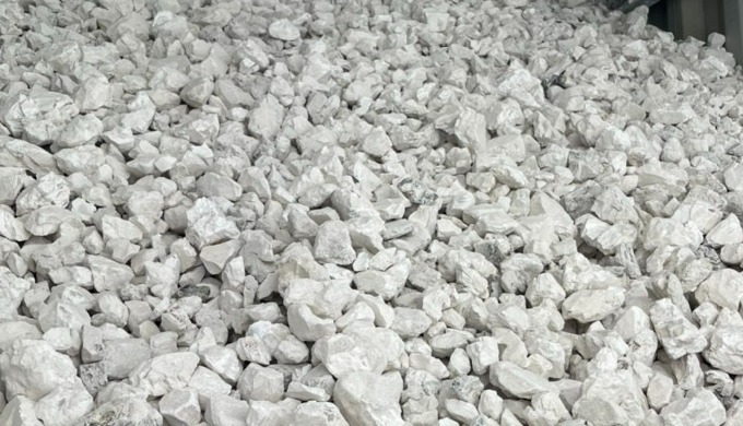 Quicklime with CaO content from 80%, MgO max 4.0%, size per request. Packaging: 01 ton jumbo bag wit...