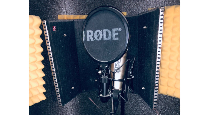 American Voiceover UK -- Voice Actor and Voice Artist based in London. Trained actor with 16+ years'...