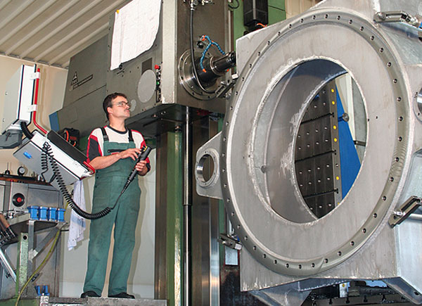 In der mechanischen Abteilung können wir auf unseren CNC gesteuerten Bearbeitungsma-schinen vom klei...