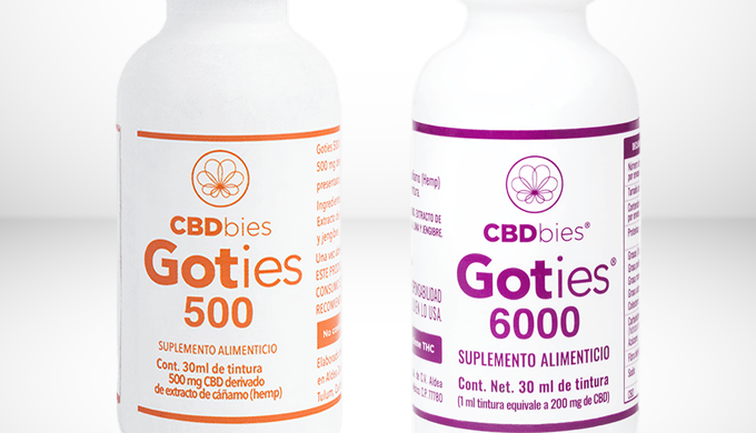 Las gotas de CBD, derivado de la planta de cáñamo y que contiene cannabidiol (CBD), y se ha converti...