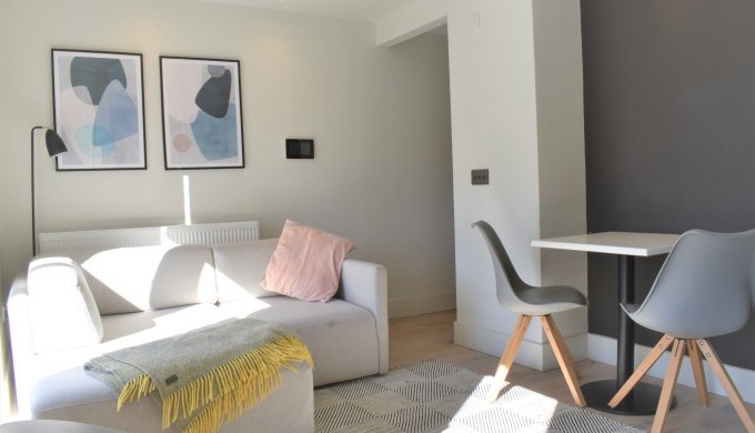 We are proud to present this stunning 1 bedroom apartment situated in the luxurious development Roof...