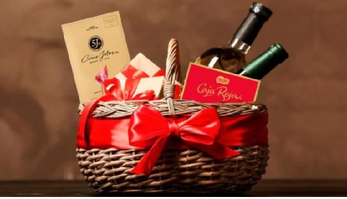 Cestas de navidad baratas y regalos gourmet. Descubre en nuestra tienda online una amplia variedad d...