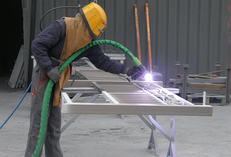 CENTRALE EXPERT INDUSTRIE est une société spécialisée dans l’importation et distribution des lubrifi...