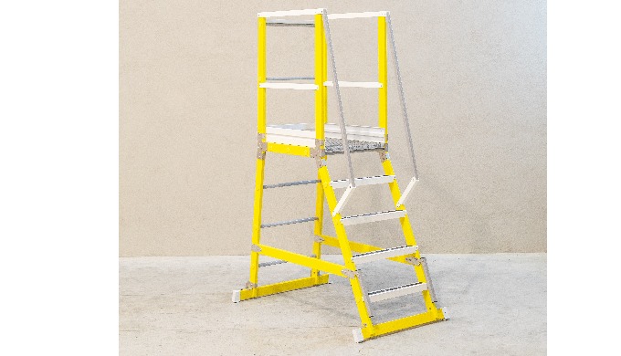 Escalera móvil con plataforma de poliester reforzado de fibra de vidrio, fabricada con ángulos de 45...