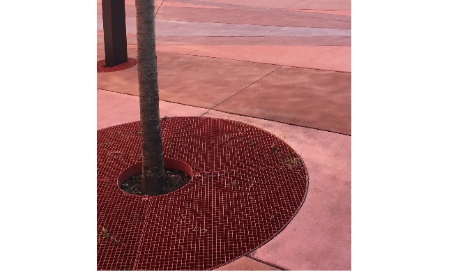 Caillebotis pour mobilier urbain