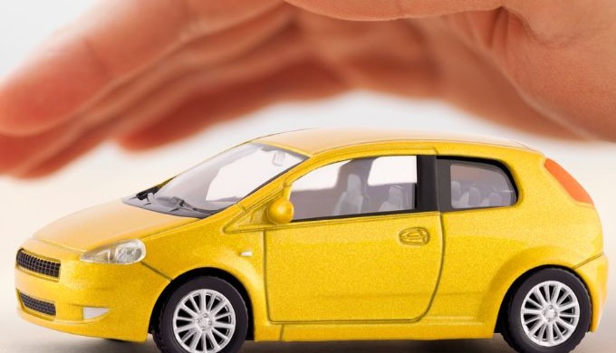 Un set de propuneri de asigurare auto: RCA , CASCO, Carte Verde. Agenții GlobalAsig manifestă o abor...