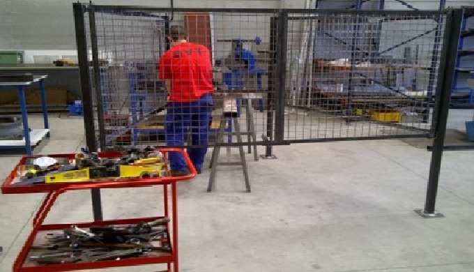 Diseño, construcción y montaje de protecciones de diversos tipos y material...