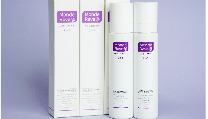 -Through moisture supply, skin becomes soft, and mist is immediately absorbed when sprayed on skin -...