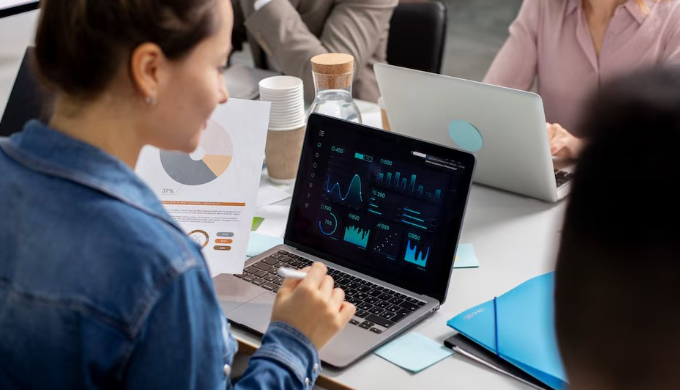Cursuri disponibile Curs Big Data Fundamentals Durata training: 2 zile Preț: 650 Euro/ persoană + TV...