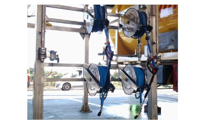 Impianti di lavaggio con lance manuali ad acqua calda