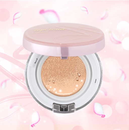 This triple functional cushion foundation conceals uneven, red skin and displays gorgeously bright s...