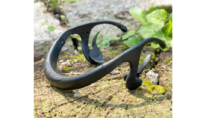 A systematic and comprehensive tinnitus care solution that combines hardware (headset) and software ...