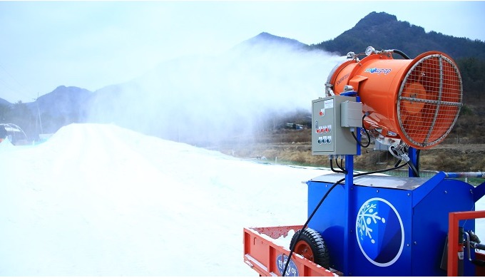 Home Snow Machine  Snow machine, Home snow, Snow making machine