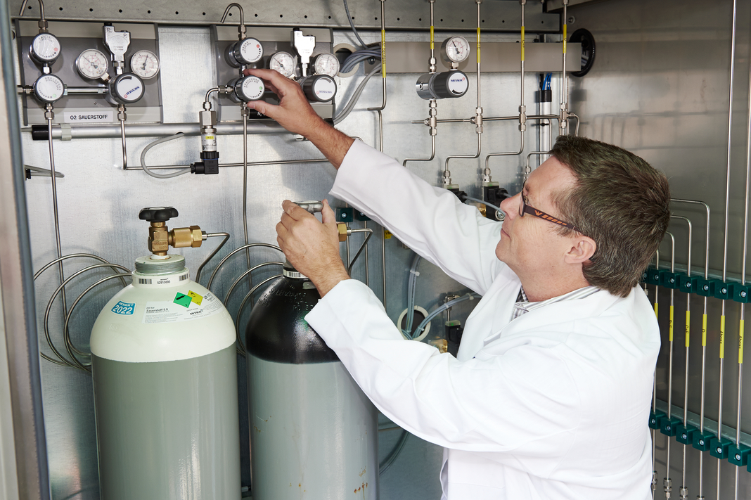 Gases especiales El área de gases especiales comprende una gran variedad de productos para las más d...