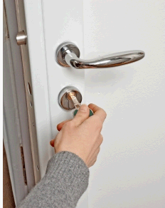 La serrure est le principal équipement de sécurité de votre domicile. Il est donc essentiel de faire...