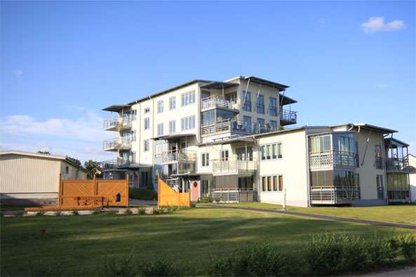 Vi tillverkar element till både passivhus och lågenergihus. Bland våra flerbostadshus är passivhuset...