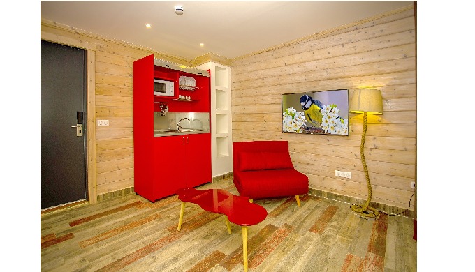 Les appartements disposent de 2 chambres, d’un grand salon, d’une kitchenette et d’une terrasse offr...