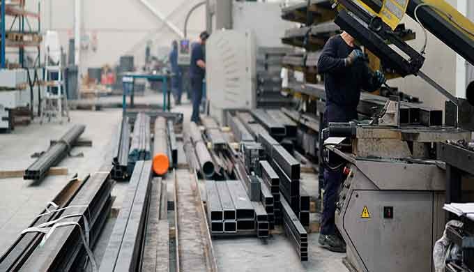 Fabricación de estructuras metálicas de acero, inox, acero al carbono, así como trabajos auxiliares ...