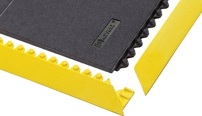Cushion ease solid negra es una robusta alfombra antifatiga modular, muy fácilmente de ensamblar pen...