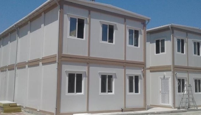 A PROPOS DU MODULAIRE ET MEZZANINES Une solution économique Des bâtiments transportables et modulabl...