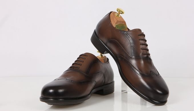 The “breathable air-cushion comfort shoe” has sufficient ventilating function and soft air cushionin...