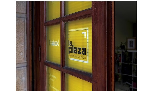 Todos tenemos una plaza. Es ese lugar que recoge nuestros recuerdos, nuestra esencia. Donde hemos cr...