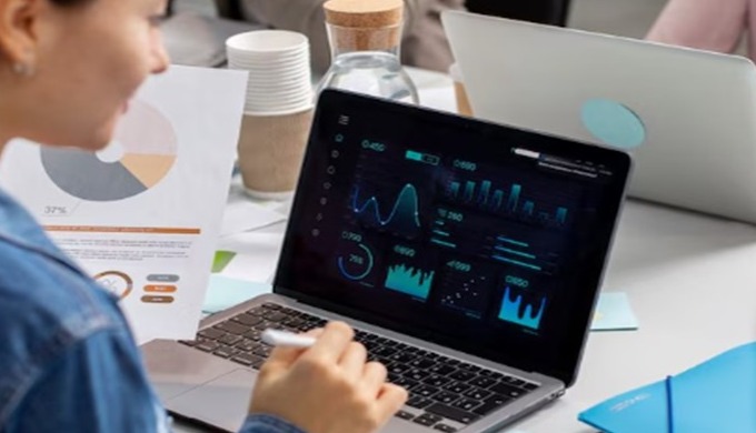 Curs Microsoft PL-300: Microsoft Power BI Data Analyst Durată curs: 3 zile Locație: Online Prețul in...