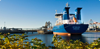 Preem levererar gasolja till fartyg i samtliga hamnar längs Sveriges kust. Från vår depå i Malmö lev...