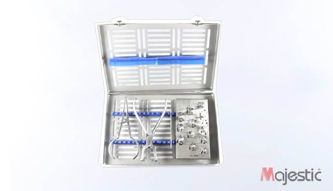 Nos kits à digue conditionnée sur cassette pour mieux maintenir les éléments avec 12 crampons sur un...