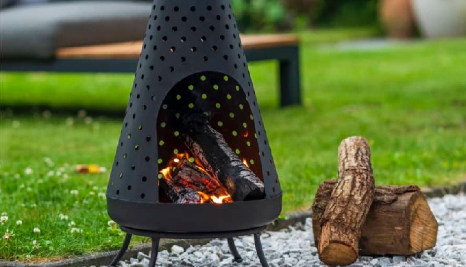 Dieser Napa Gartenkamin in Mattschwarz-Finish hat einen zeitlos modernen Look und ist eine schöne Er...