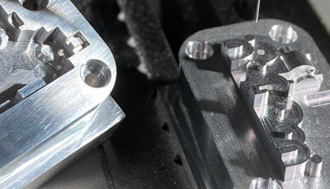 WERKZEUG- UND FORMENBAU Spritzgusswerkzeuge Formenbau in Aluminium und Stahl Zink-Druckgusswerkzeuge...