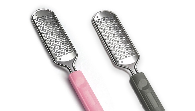 Smooth out rough heels and calluses with this wide-surface stainless steel foot file. Its sharp, lar...
