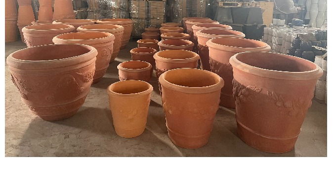 OUTDOOR TERRACOTTA POTS AND PLANTER Colors: Terracotta, Chocolate, Antique Shapes: Round, Egg, Cylin...