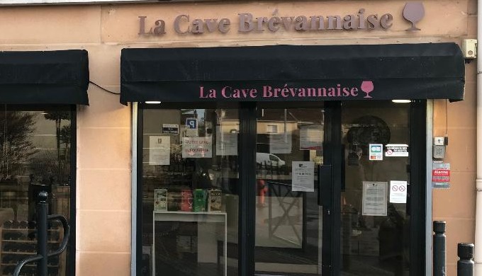 Votre caviste vous porpose ses services toute l'année du mardi au dimanche matin inclus. Des boisson...
