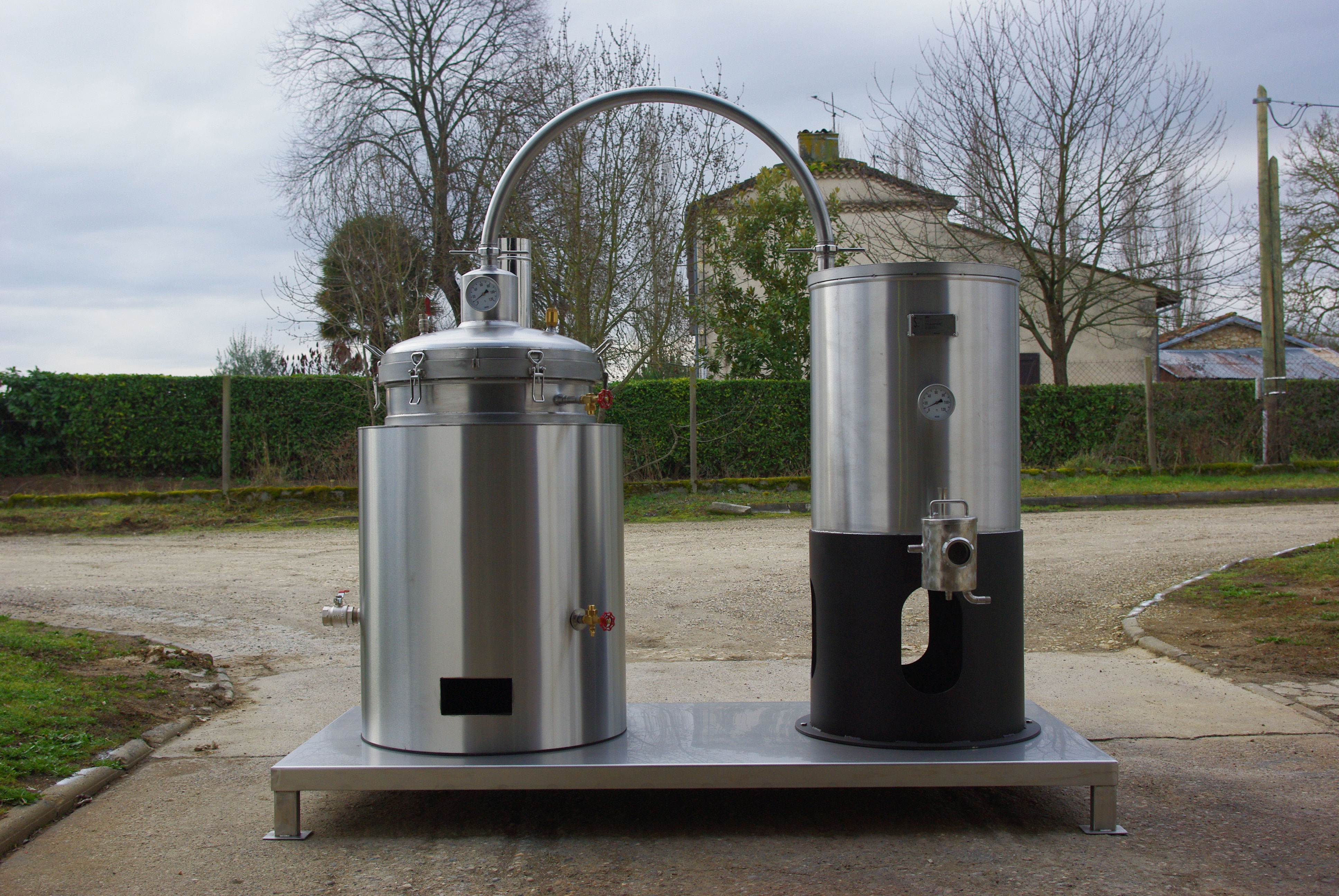 Alambic pour la production d'huiles essentielles