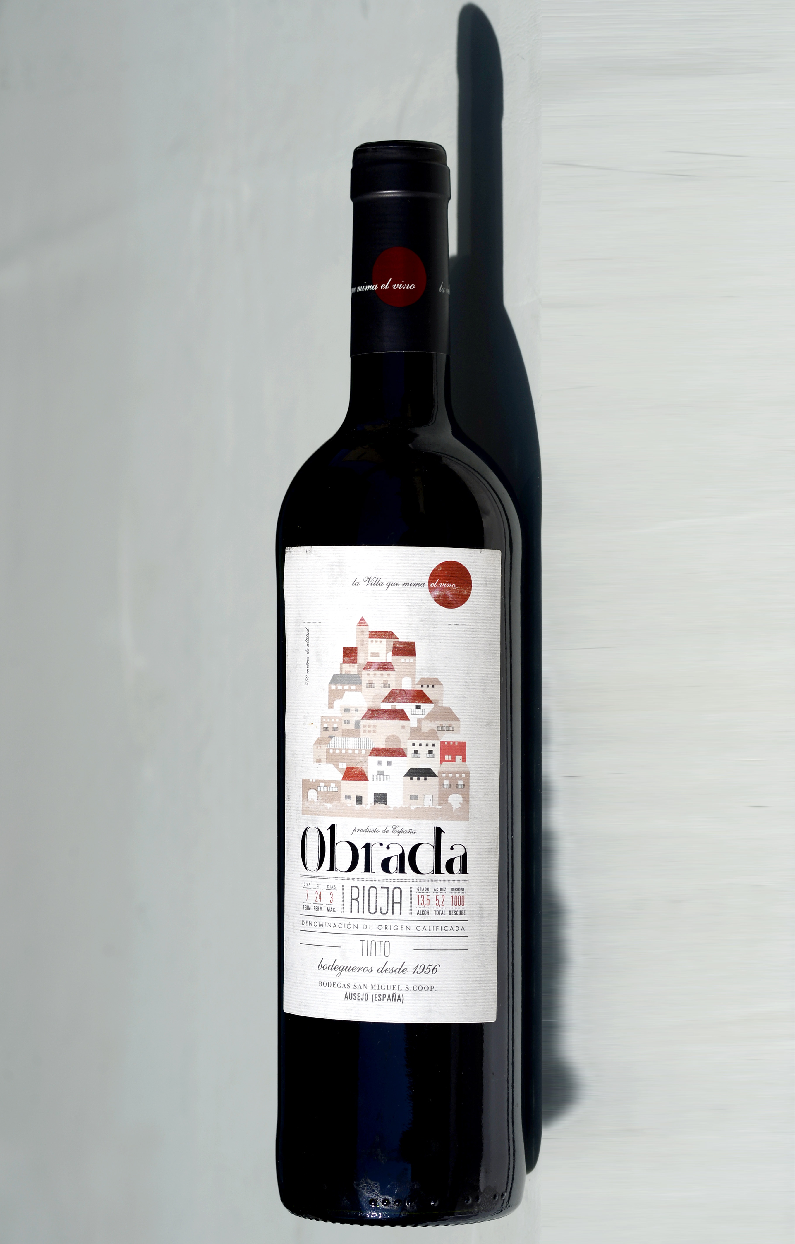 OBRADA TINTO JOVEN ES EL VINO ELEGIDO POR EL C.R.D.O RIOJA COMO MEJOR JOVEN D ERIOJA Y ◦ ES LIMPIO, ...