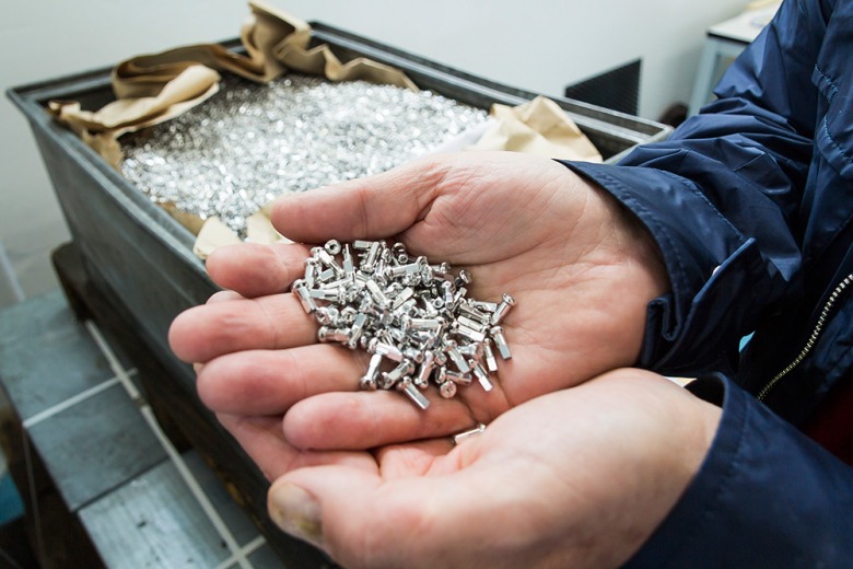 Die Stalderfinish-Passivierung von Aluminium mit Alodine ist Chrom-6-frei. Im Tauchverfahren erhält ...