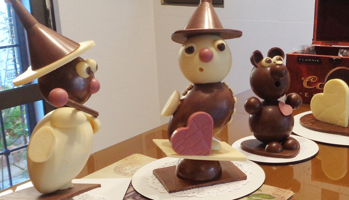 pralines belges, tablettes, tablettes fourrées, montages artistiques, figurines, pâte de fruits...