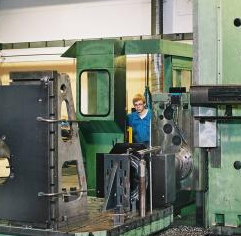 TOS WHN 13,8 CNC Spindeldiameter ............... 130 mm Bordsstorlek ................... 2200 1800 m...