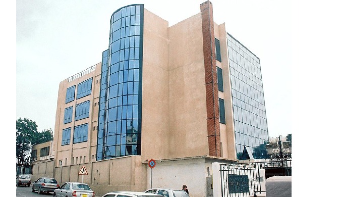 Réalisation d’un bloc administratif en R+3 et parking en sous-sol, rdc salle de conference et salle ...