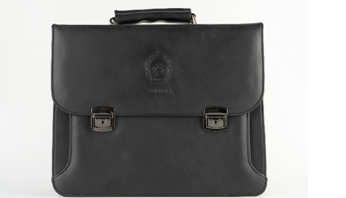 Nous présentons une sélection de cartables en cuir noir, alliant élégance et fonctionnalité pour le ...